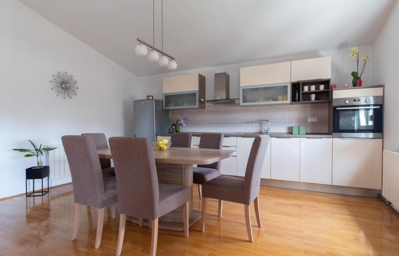 Modern Apartment Sara-Near The Beach Привлака Экстерьер фото